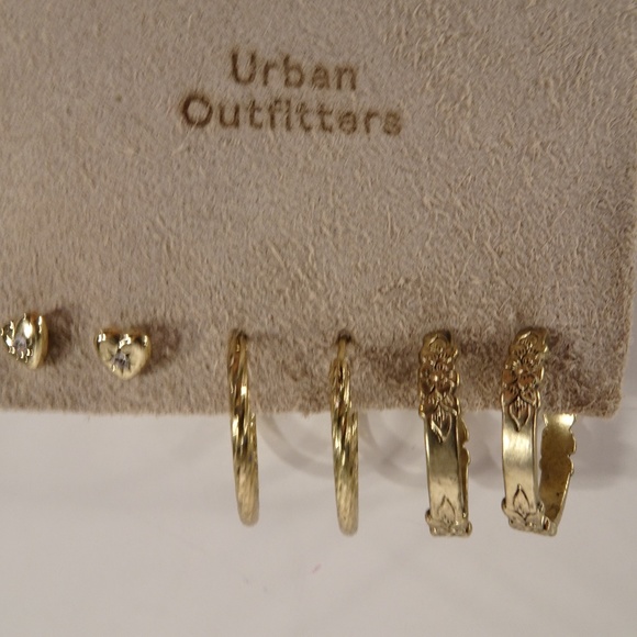 COPY - COPY - Urban Outfitters Vintage Heart Hoop Earring Set of 3 NWT45 GOLD - Picture 3 of 5